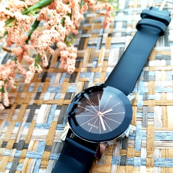 Quartz Accessories - Black Faceted Quartz Watch